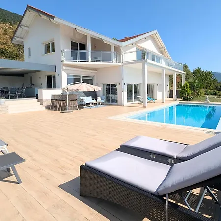 Dans Avec Piscine *